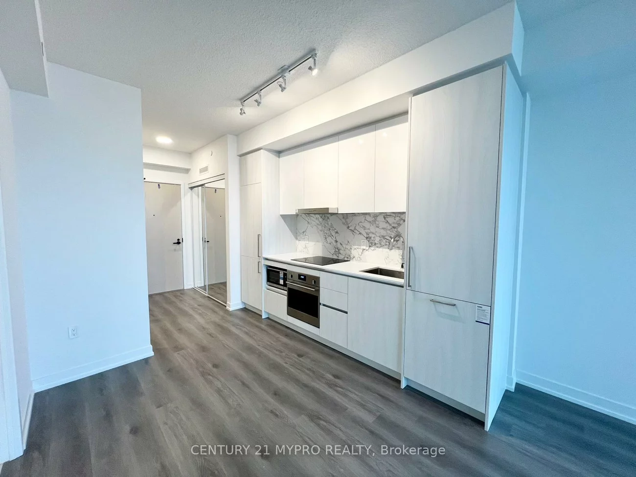 225, Commerce, Vaughan Corporate Centre, Vaughan