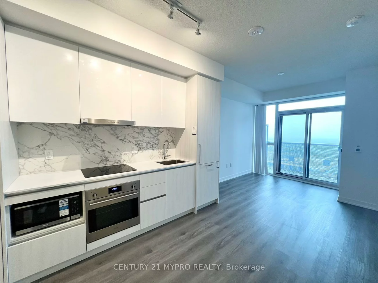 225, Commerce, Vaughan Corporate Centre, Vaughan