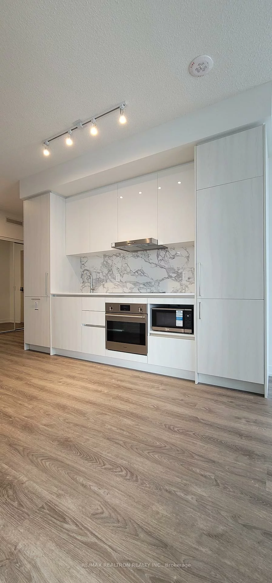 195, Commerce, Vaughan Corporate Centre, Vaughan
