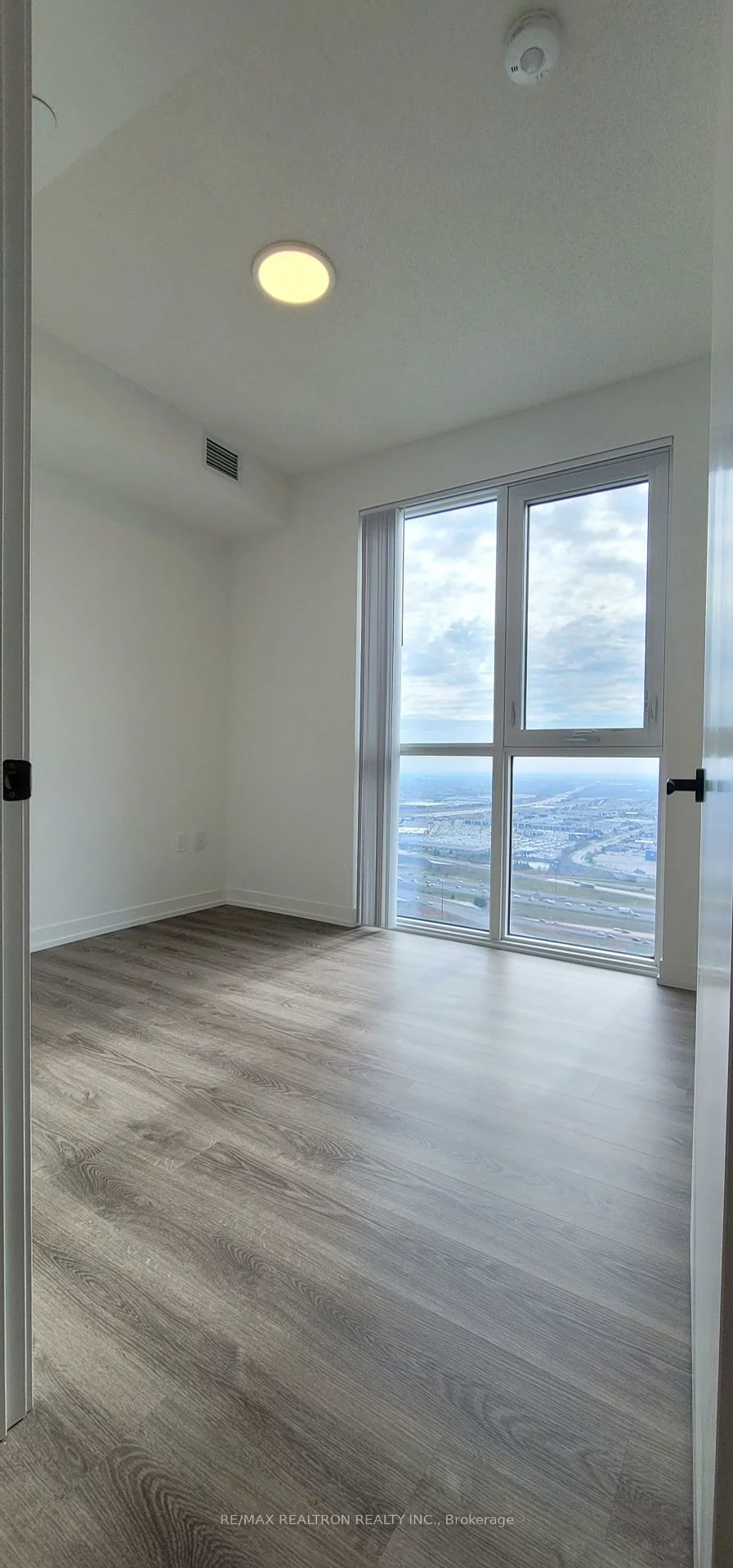 195, Commerce, Vaughan Corporate Centre, Vaughan