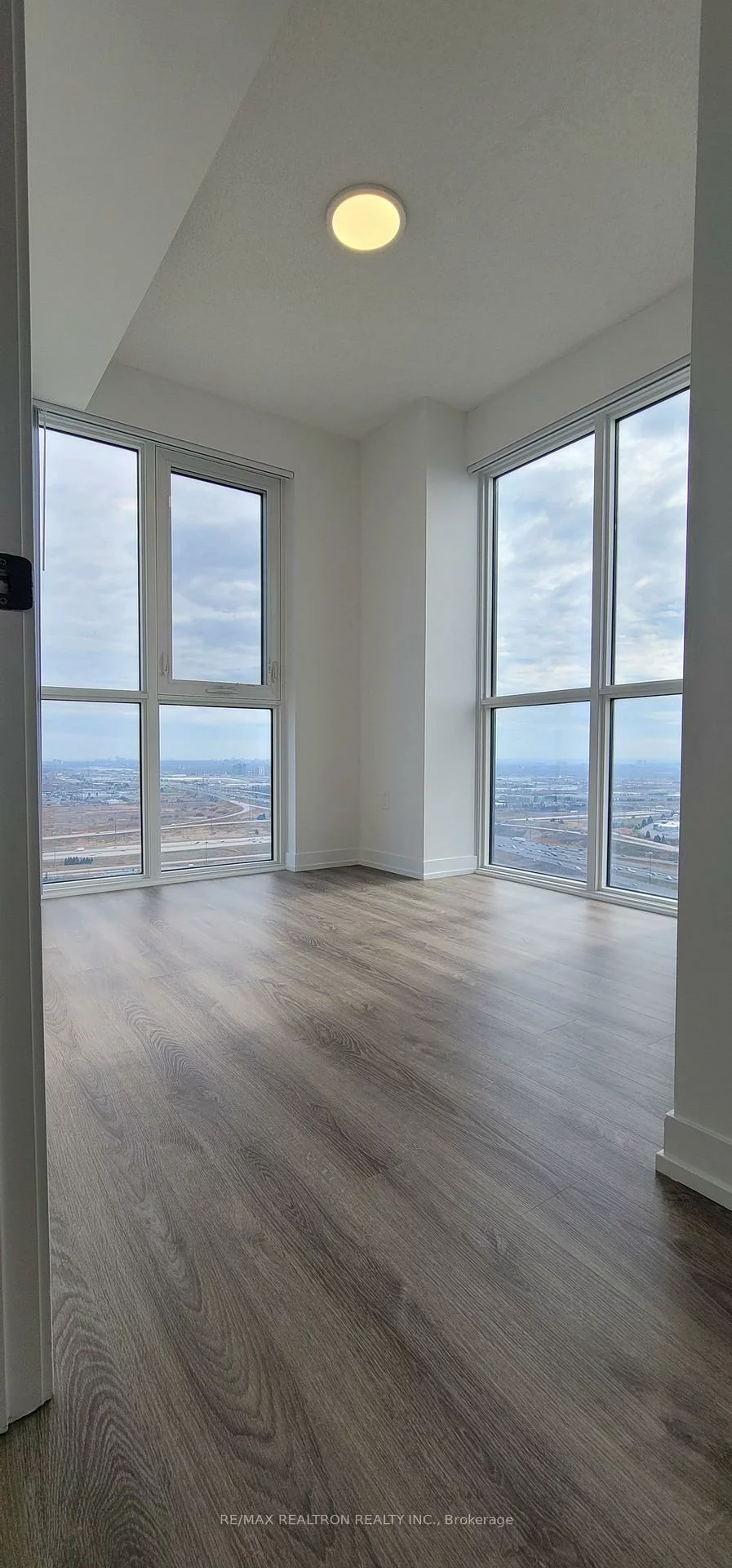 195, Commerce, Vaughan Corporate Centre, Vaughan