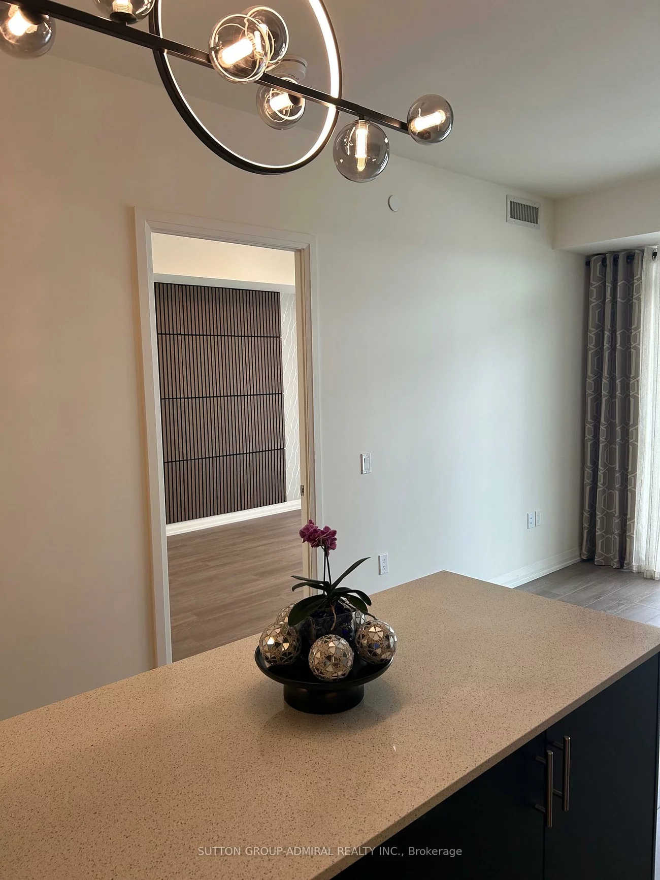 8960, Jane, Vellore Village, Vaughan
