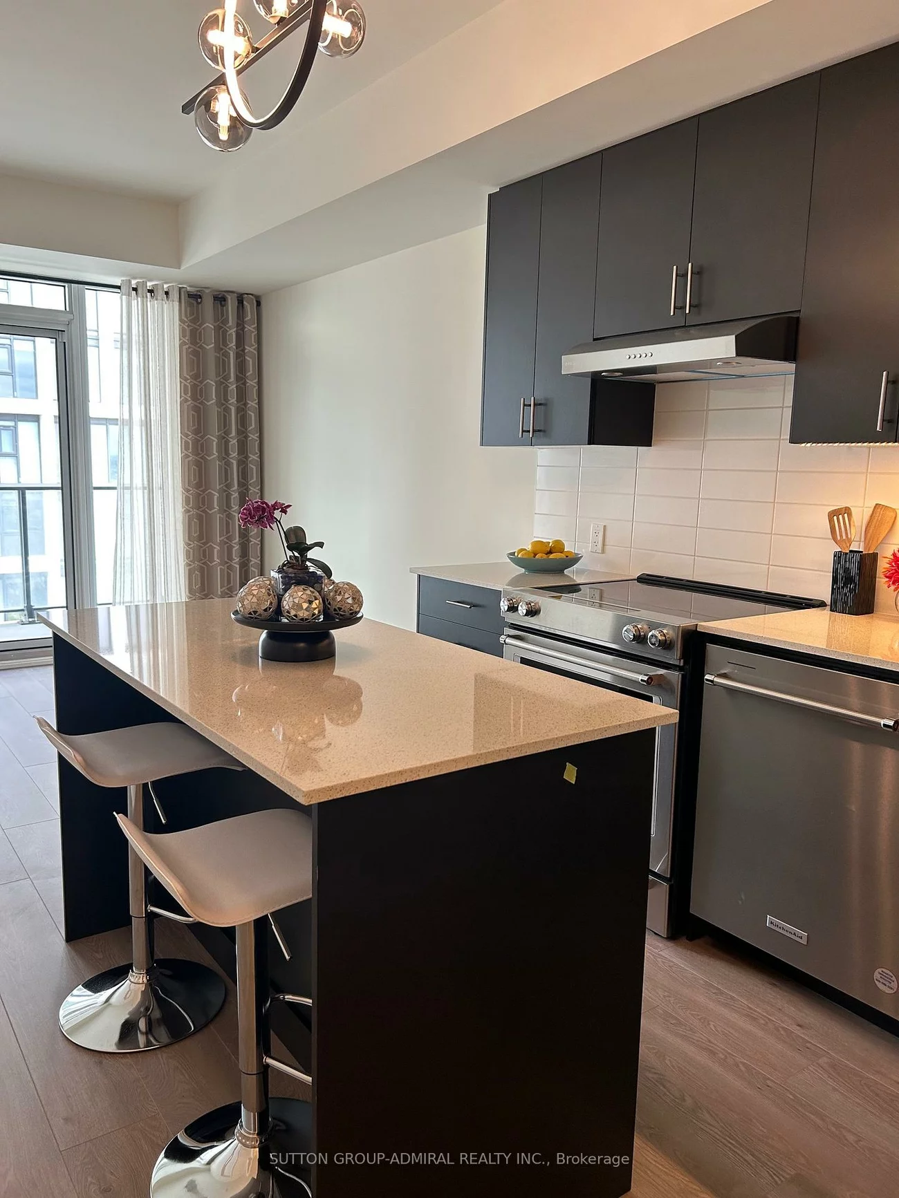 8960, Jane, Vellore Village, Vaughan