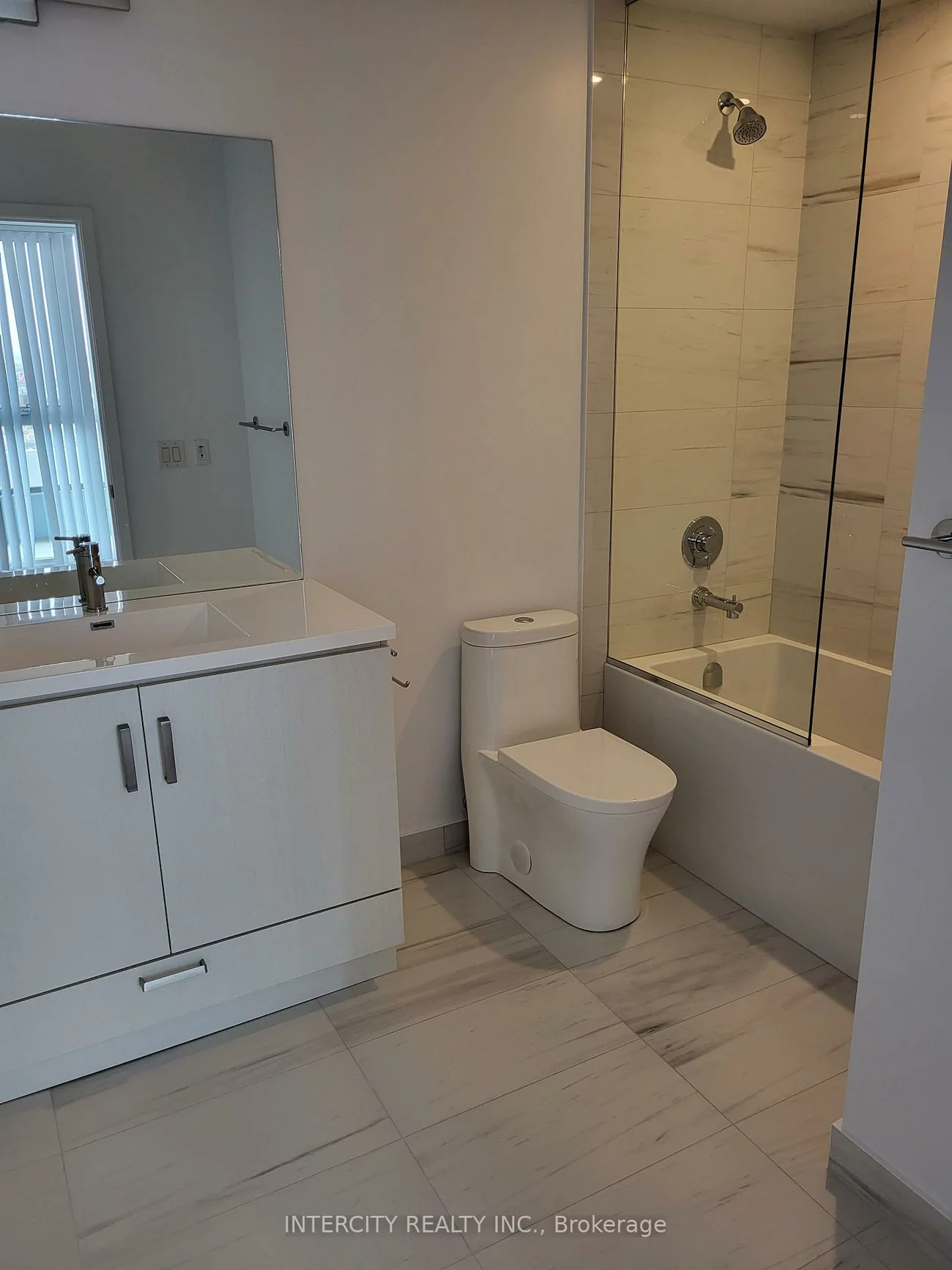 38, Honeycrisp, Vaughan Corporate Centre, Vaughan