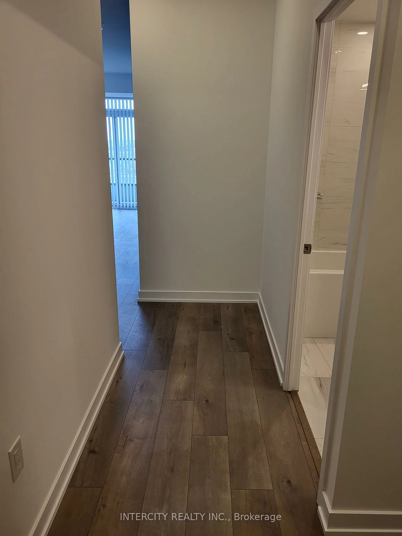 38, Honeycrisp, Vaughan Corporate Centre, Vaughan