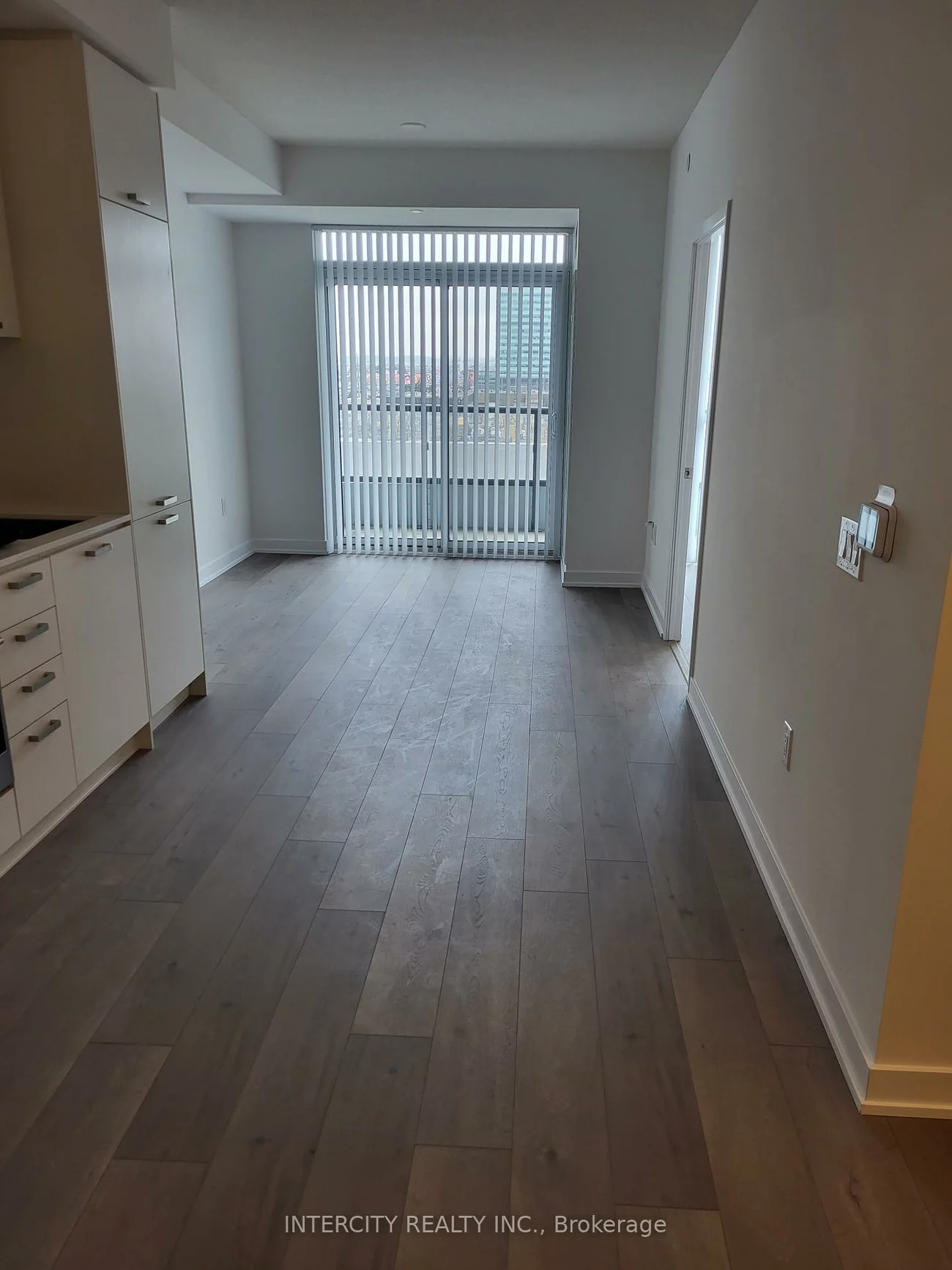 38, Honeycrisp, Vaughan Corporate Centre, Vaughan