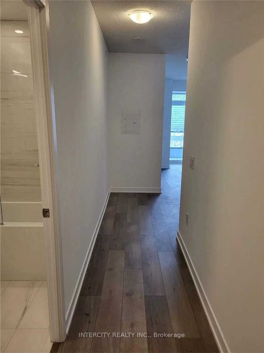 38, Honeycrisp, Vaughan Corporate Centre, Vaughan