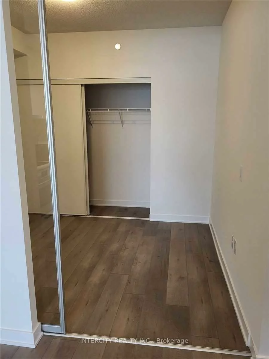 38, Honeycrisp, Vaughan Corporate Centre, Vaughan