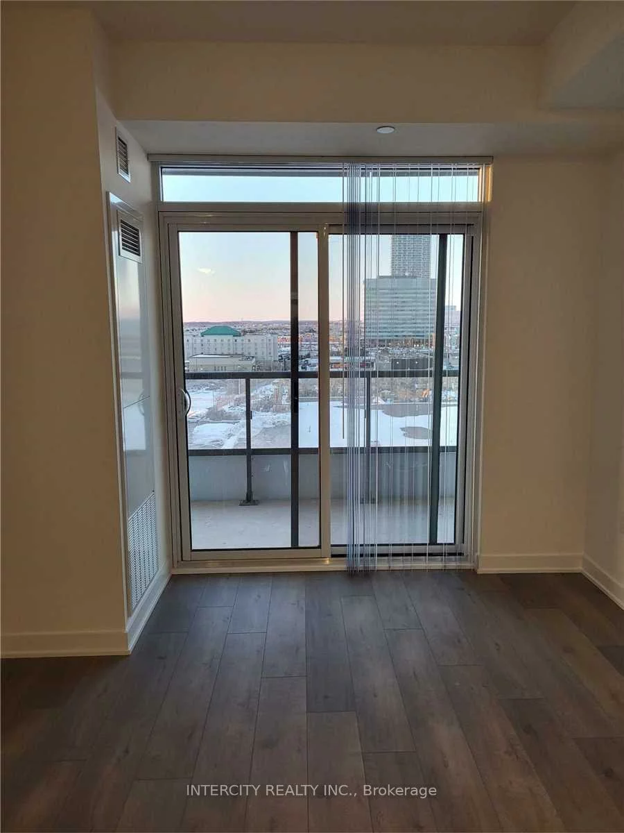 38, Honeycrisp, Vaughan Corporate Centre, Vaughan