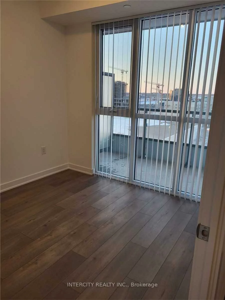 38, Honeycrisp, Vaughan Corporate Centre, Vaughan