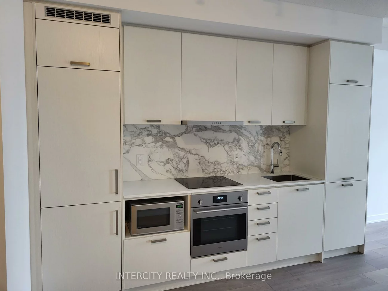 38, Honeycrisp, Vaughan Corporate Centre, Vaughan