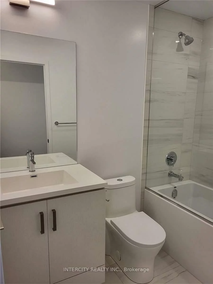 38, Honeycrisp, Vaughan Corporate Centre, Vaughan