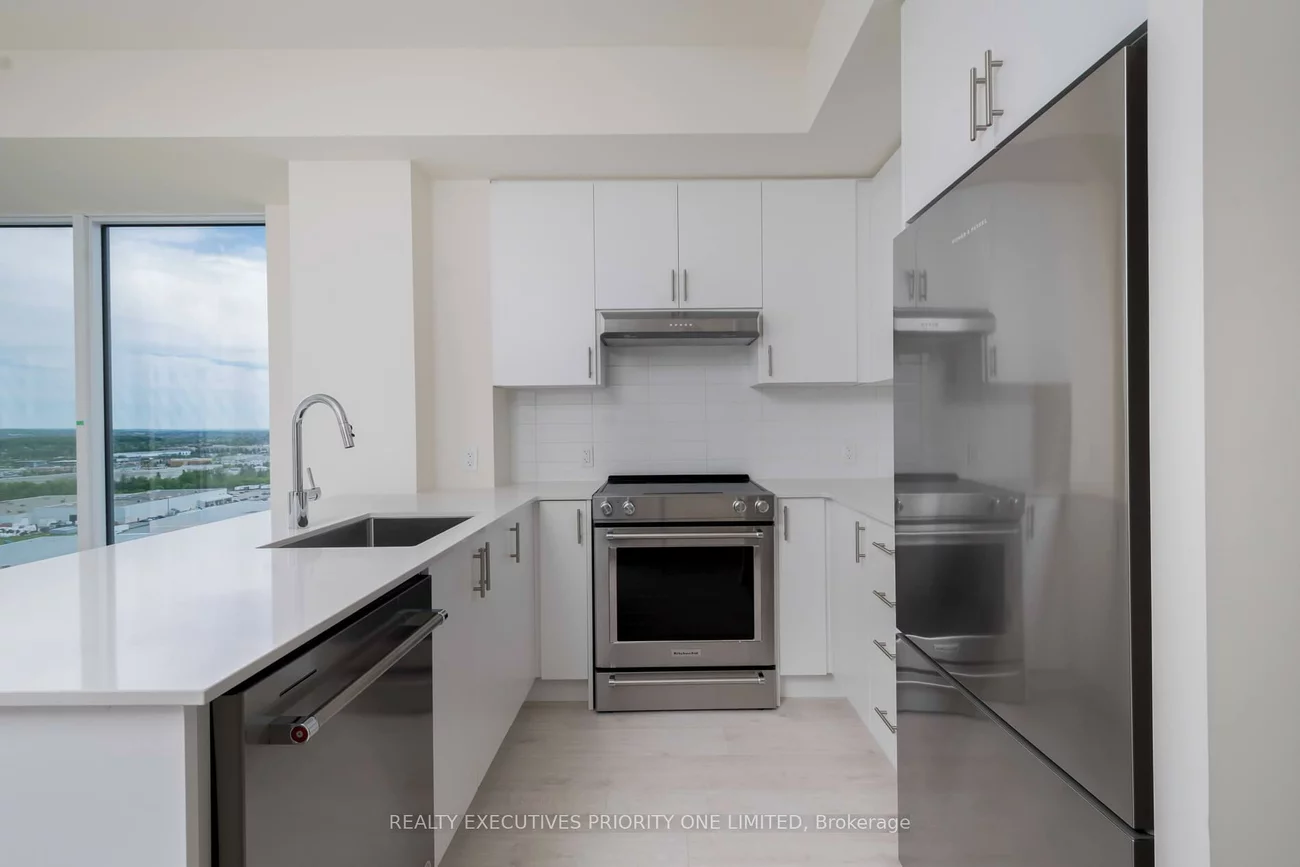 8960, Jane, Vellore Village, Vaughan