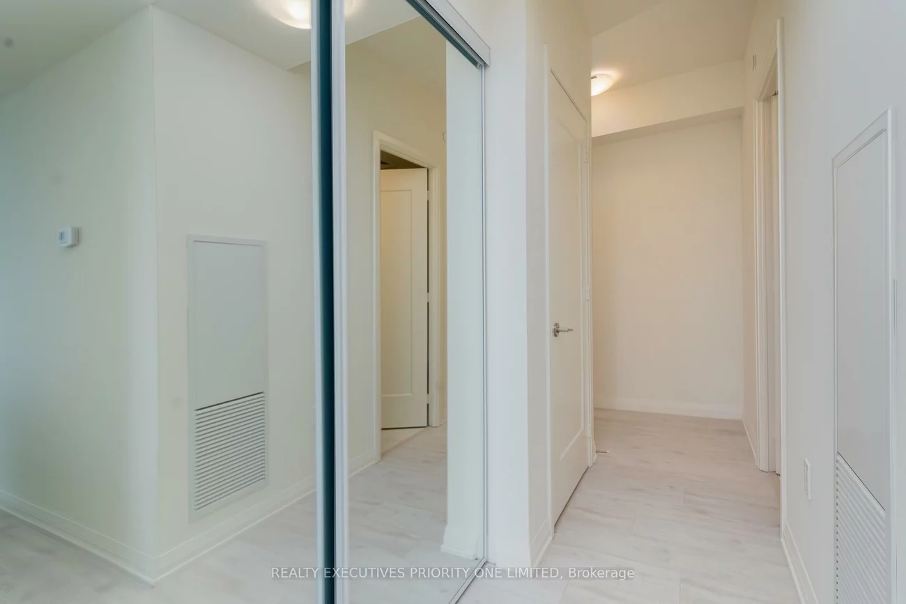 8960, Jane, Vellore Village, Vaughan