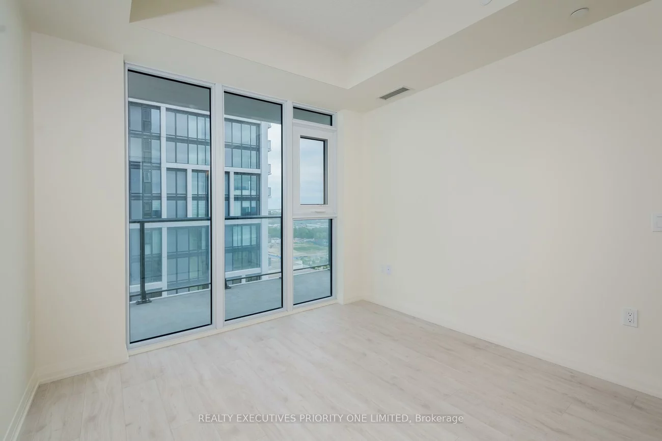 8960, Jane, Vellore Village, Vaughan