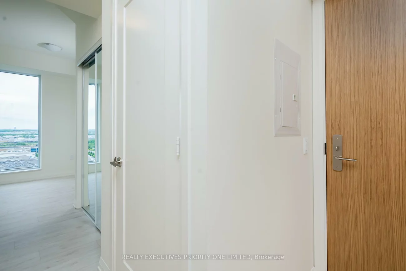 8960, Jane, Vellore Village, Vaughan