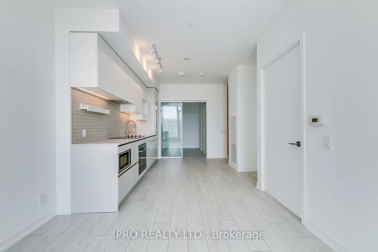 898, Portage, Vaughan Corporate Centre, Vaughan