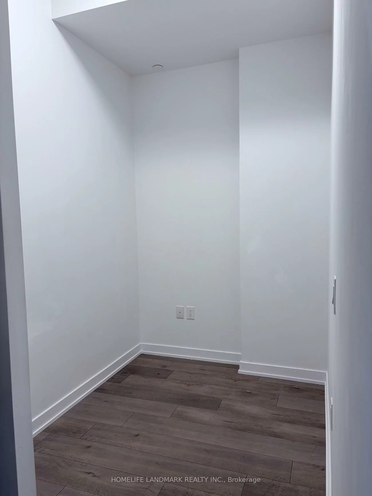 60, Honeycrisp, Vaughan Corporate Centre, Vaughan