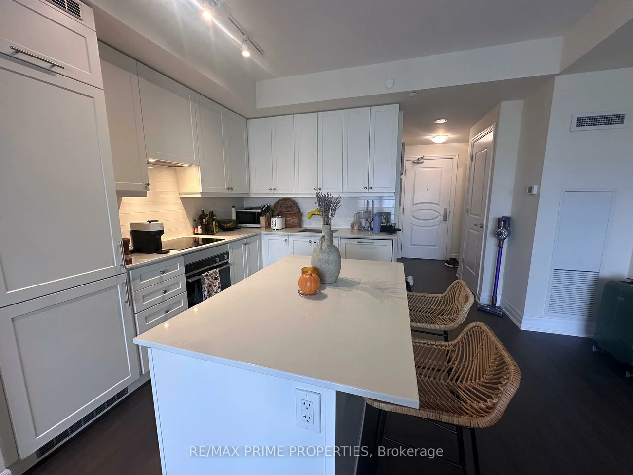 9075, Jane, Concord, Vaughan