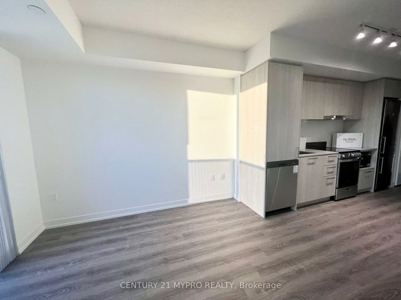 195, Commerce, Vaughan Corporate Centre, Vaughan