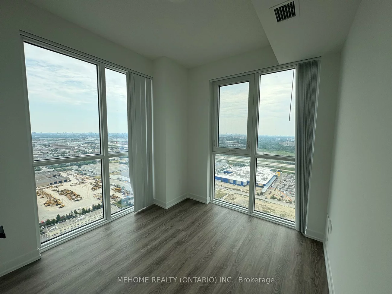 195, Commerce, Vaughan Corporate Centre, Vaughan