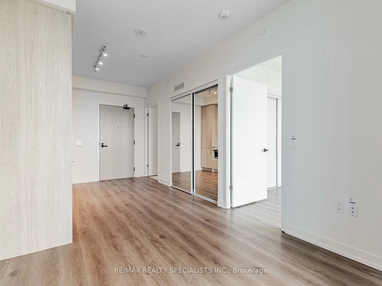 225, Commerce, Vaughan Corporate Centre, Vaughan