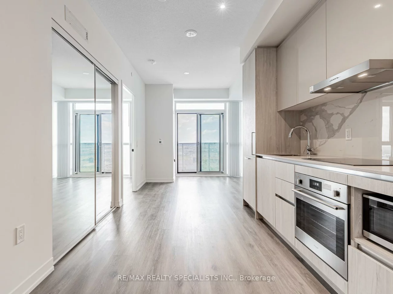 225, Commerce, Vaughan Corporate Centre, Vaughan