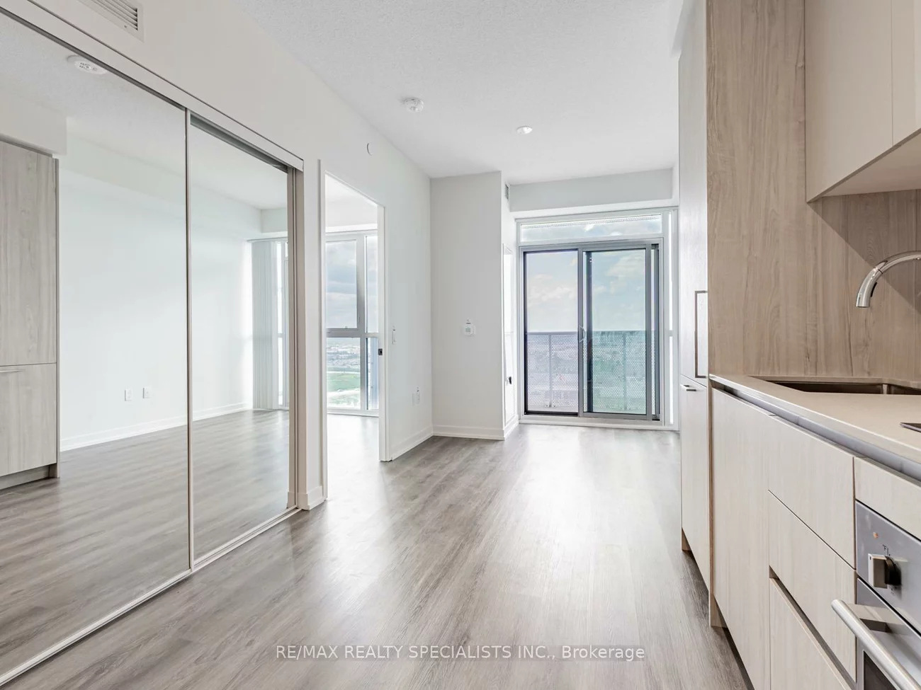 225, Commerce, Vaughan Corporate Centre, Vaughan