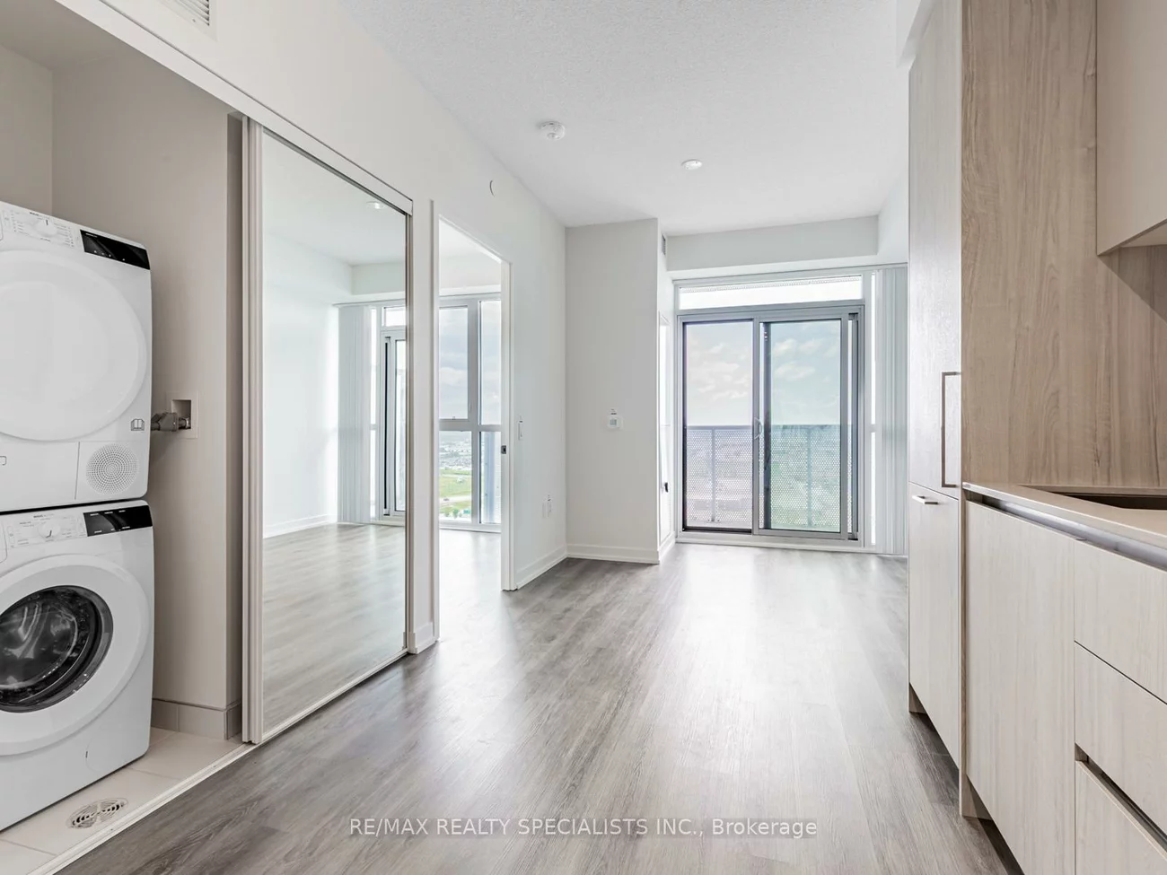 225, Commerce, Vaughan Corporate Centre, Vaughan