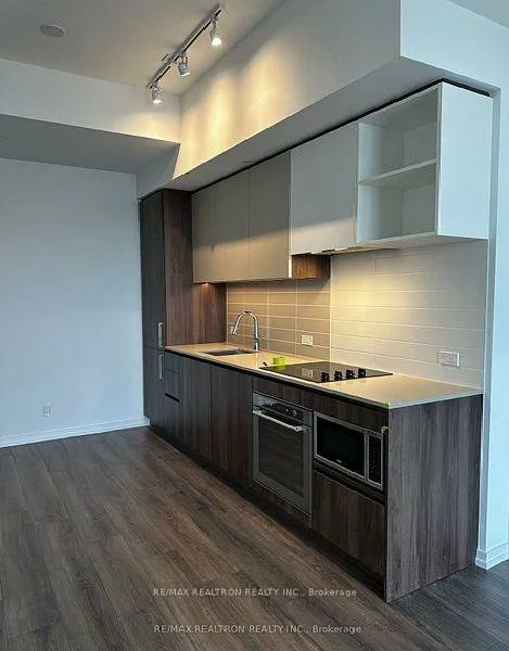 1000, Portage, Vaughan Corporate Centre, Vaughan