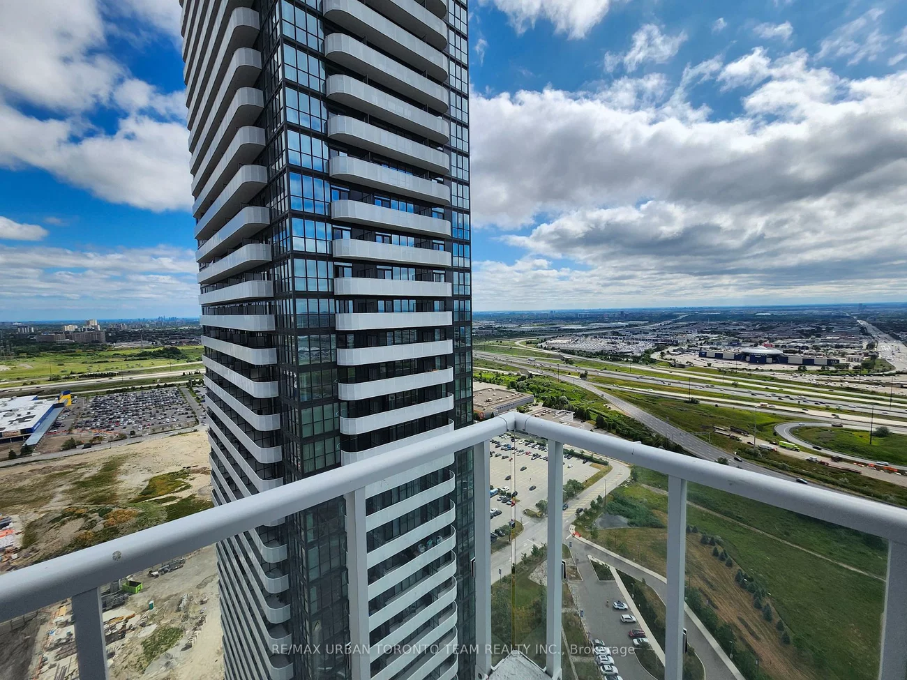 225, Commerce, Vaughan Corporate Centre, Vaughan