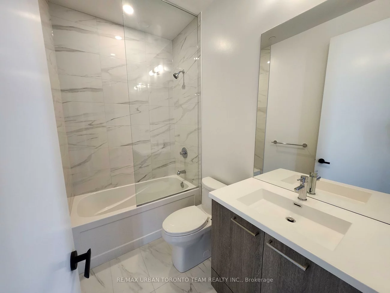 225, Commerce, Vaughan Corporate Centre, Vaughan