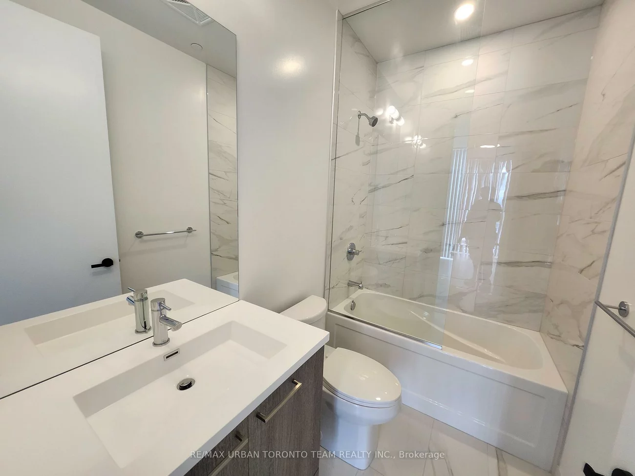 225, Commerce, Vaughan Corporate Centre, Vaughan