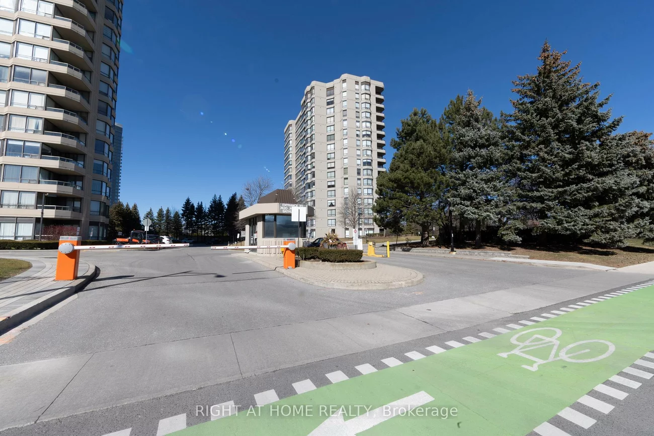 7460, Bathurst, Brownridge, Vaughan