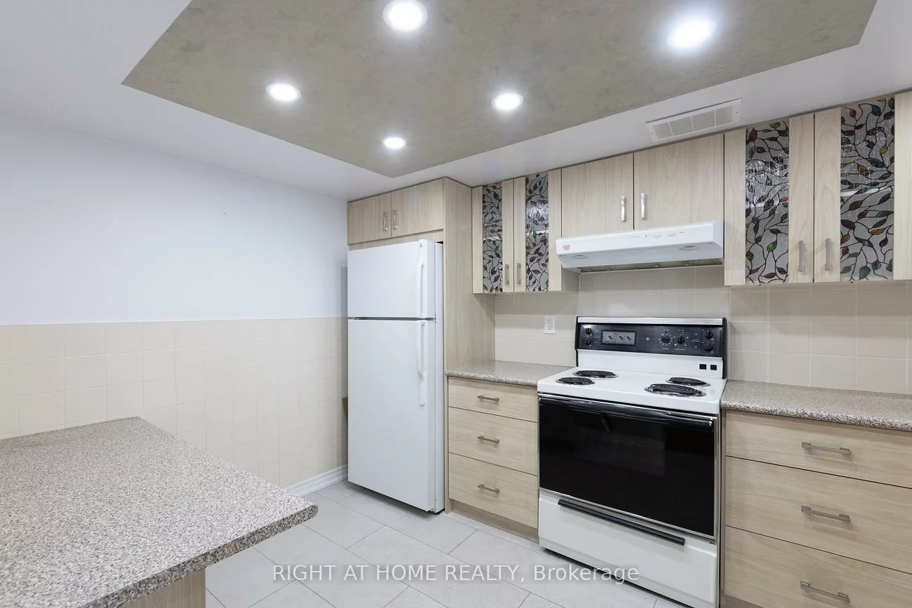 7460, Bathurst, Brownridge, Vaughan