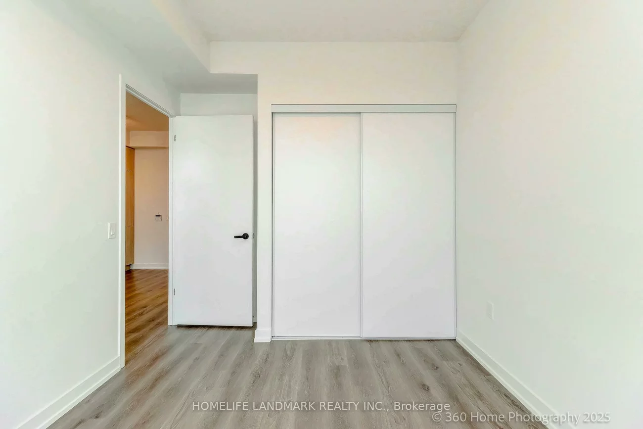 225, Commerce, Vaughan Corporate Centre, Vaughan