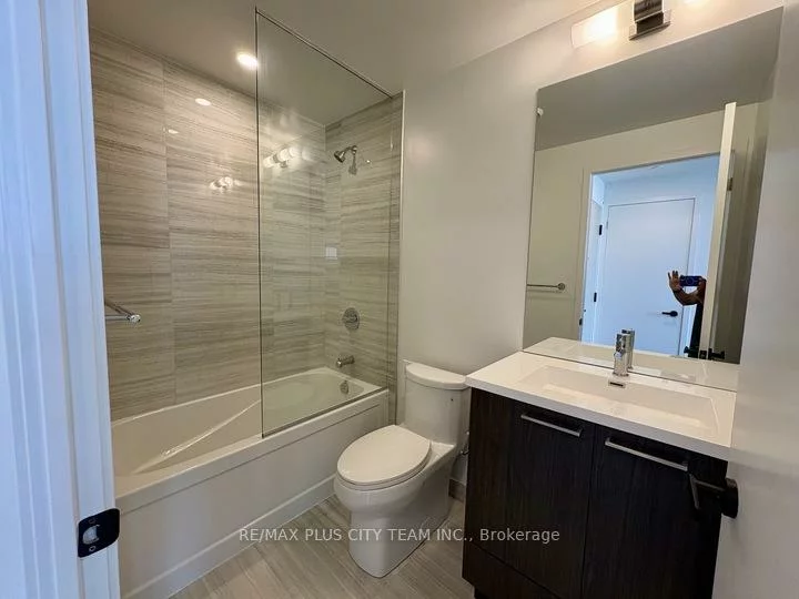 195, Commerce, Vaughan Corporate Centre, Vaughan