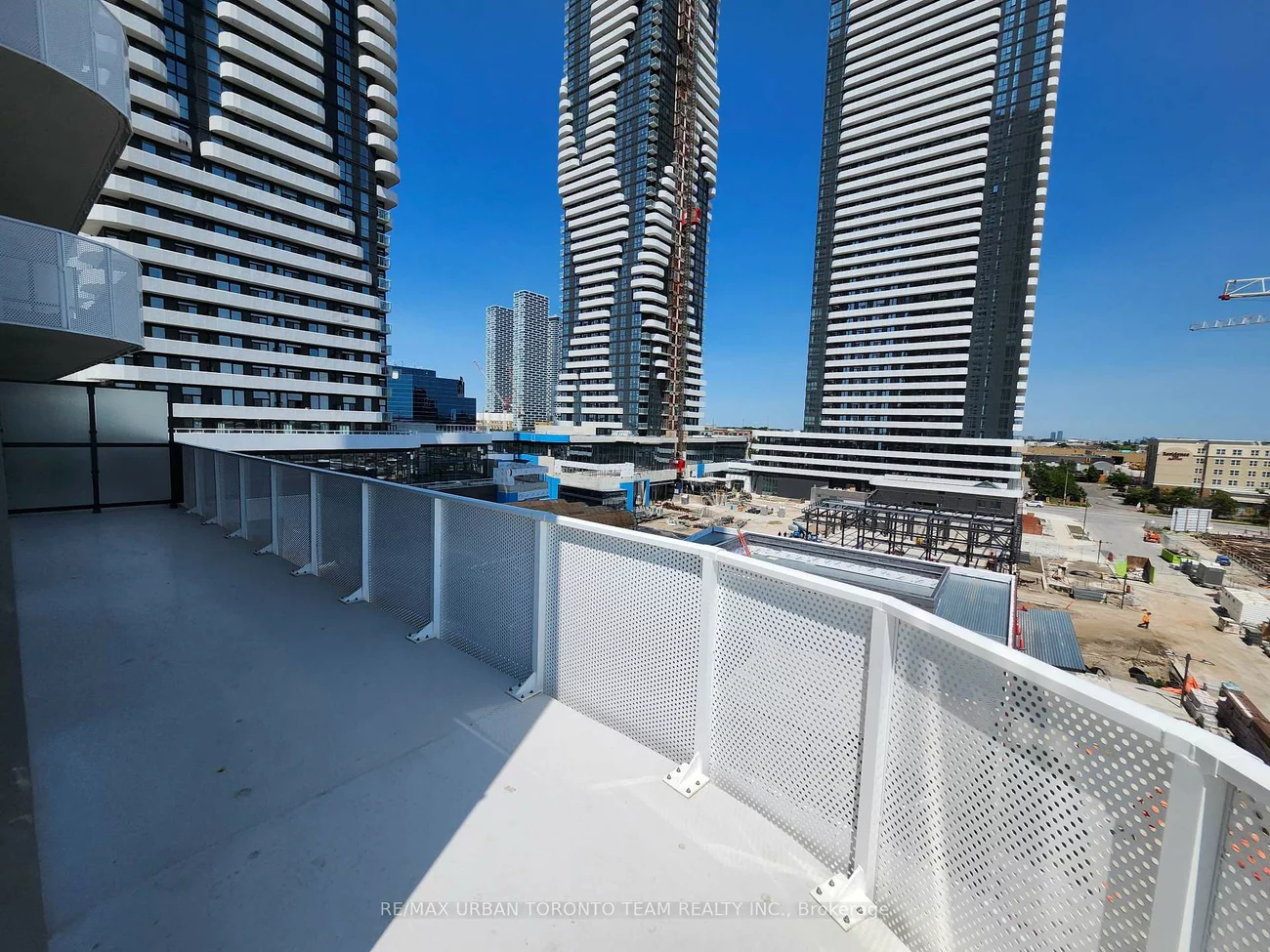 195, Commerce, Vaughan Corporate Centre, Vaughan