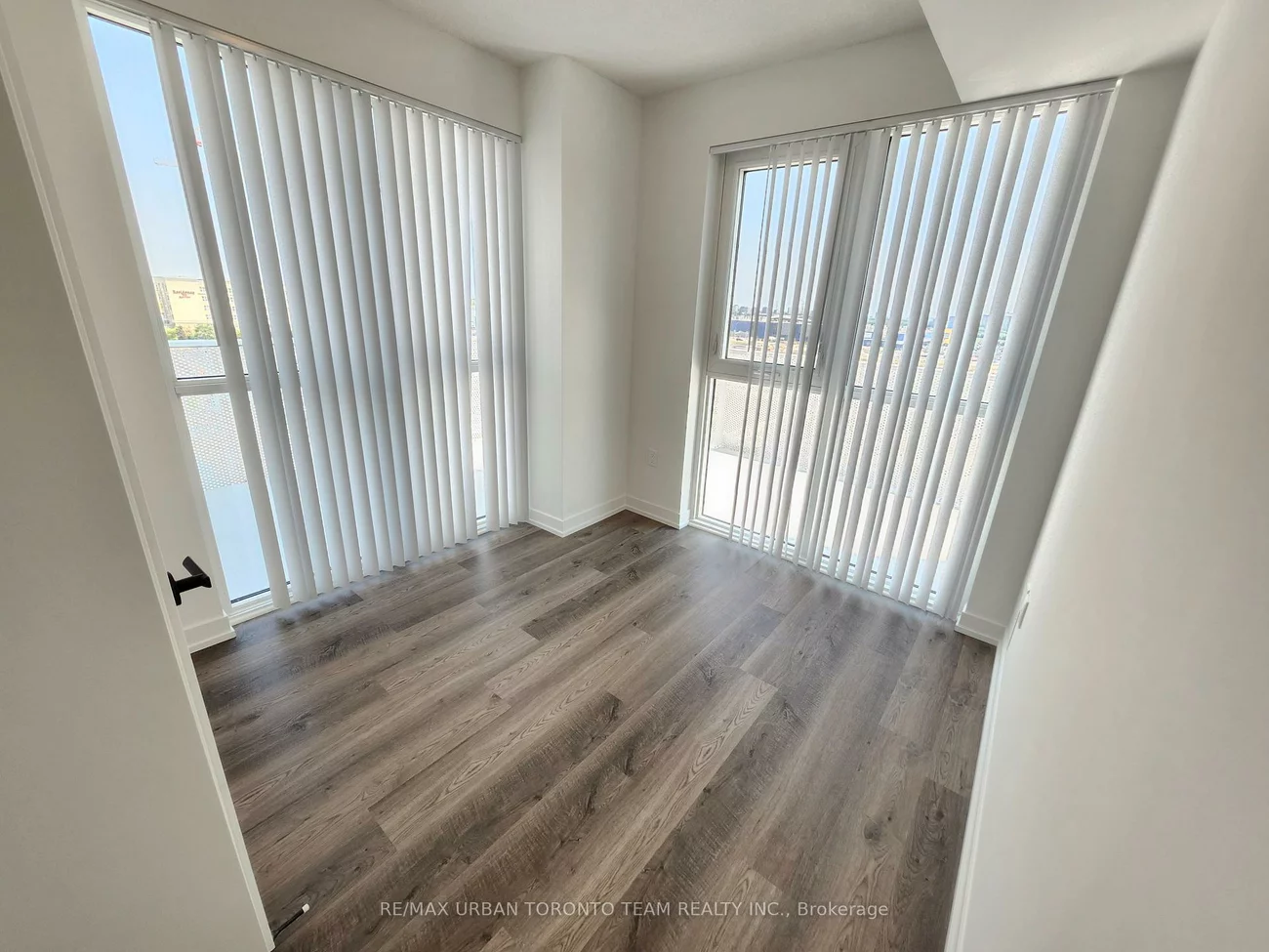195, Commerce, Vaughan Corporate Centre, Vaughan