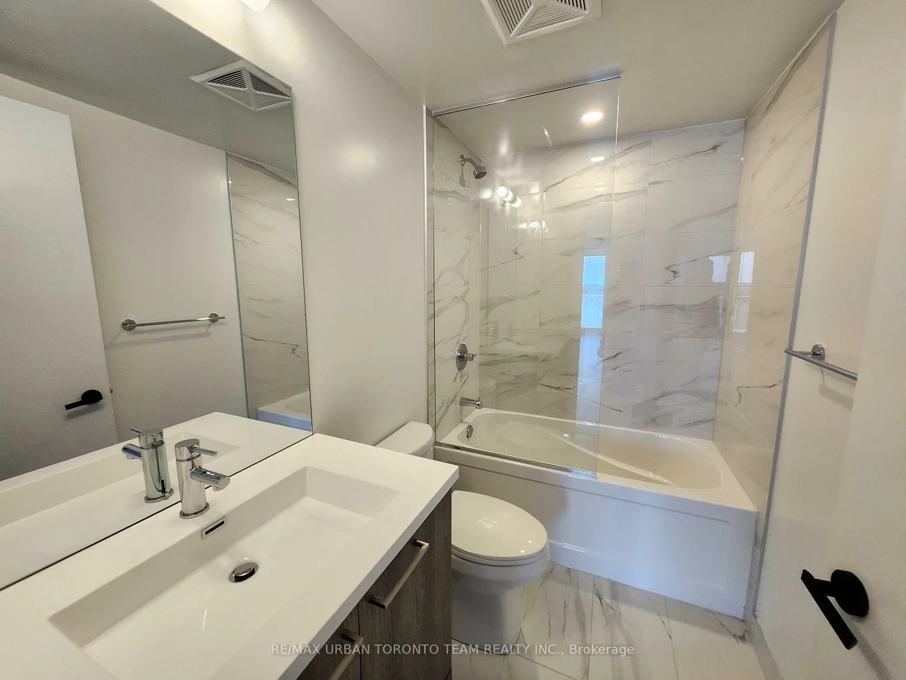 195, Commerce, Vaughan Corporate Centre, Vaughan
