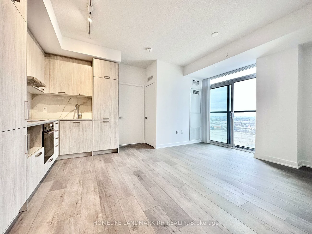 38, Honeycrisp, Vaughan Corporate Centre, Vaughan