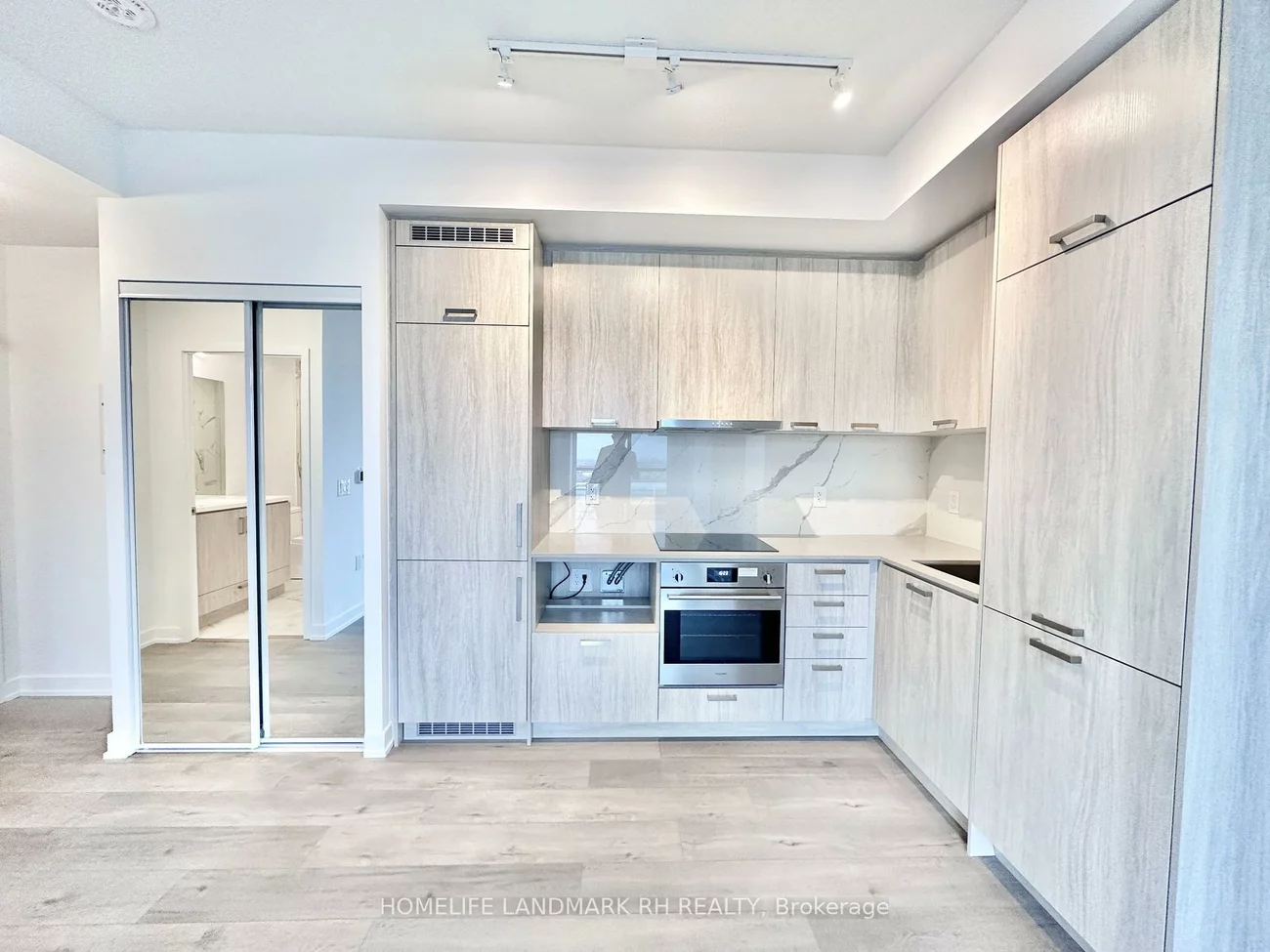 38, Honeycrisp, Vaughan Corporate Centre, Vaughan