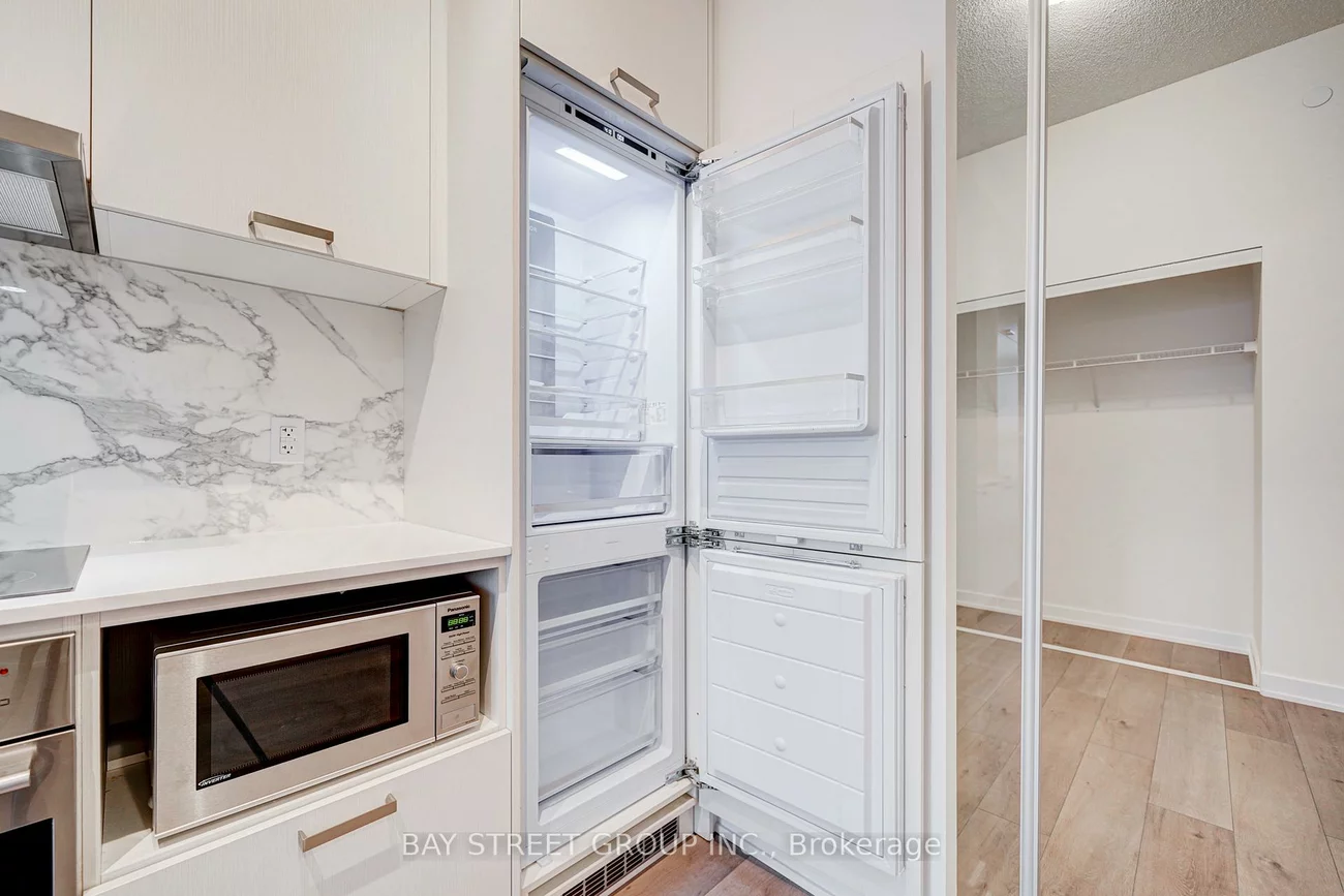 10, Honeycrisp, Vaughan Corporate Centre, Vaughan