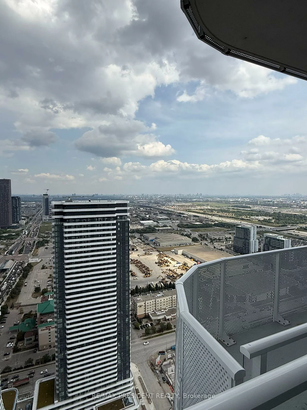 195, Commerce, Vaughan Corporate Centre, Vaughan