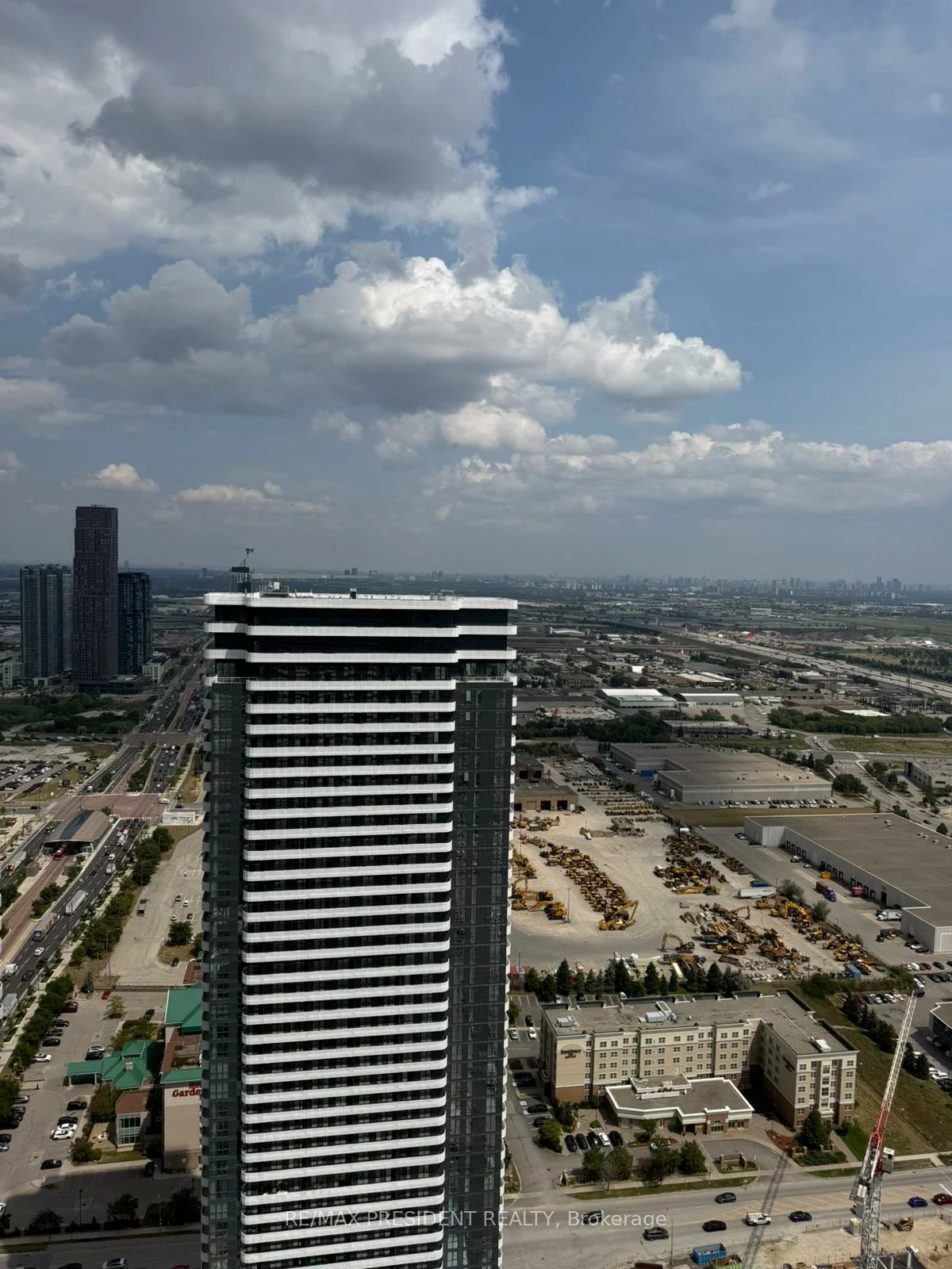 195, Commerce, Vaughan Corporate Centre, Vaughan