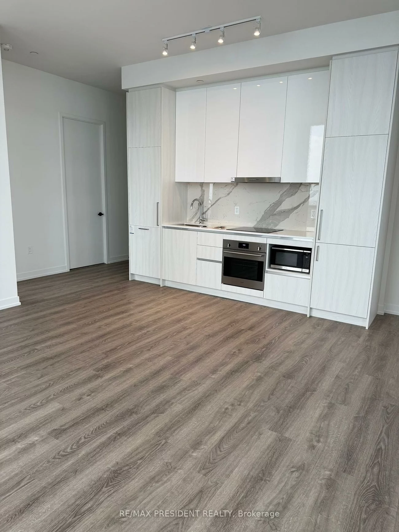 195, Commerce, Vaughan Corporate Centre, Vaughan