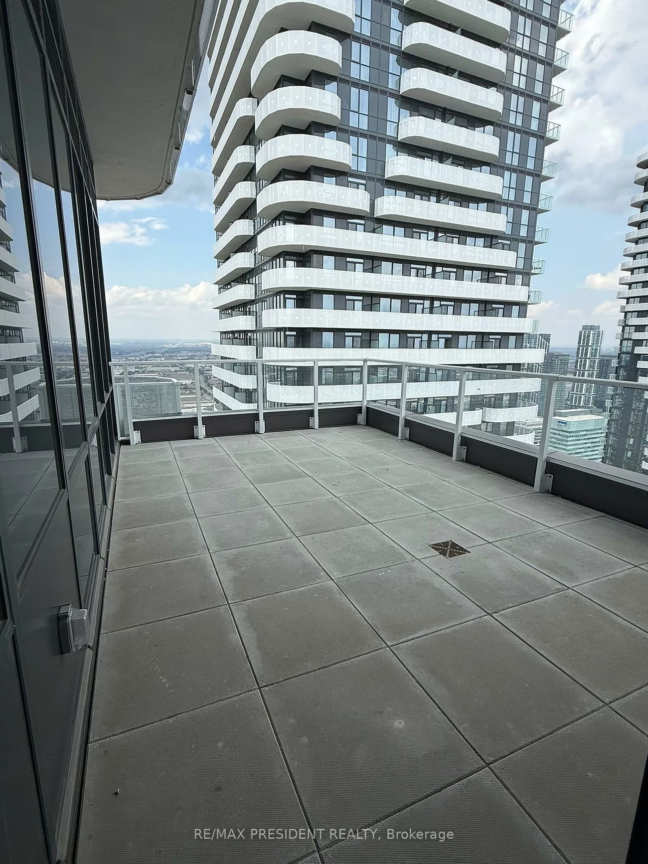 195, Commerce, Vaughan Corporate Centre, Vaughan