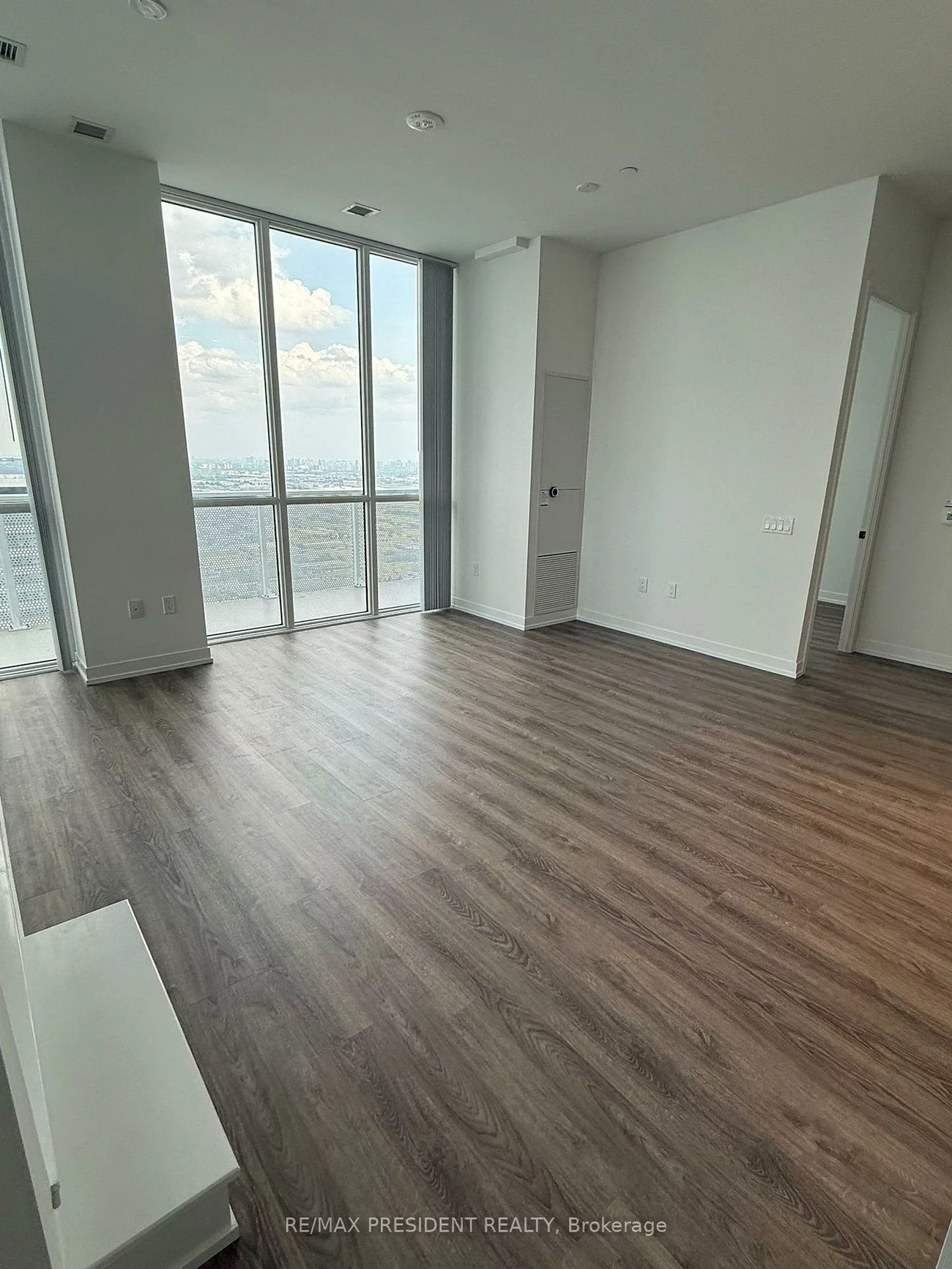 195, Commerce, Vaughan Corporate Centre, Vaughan