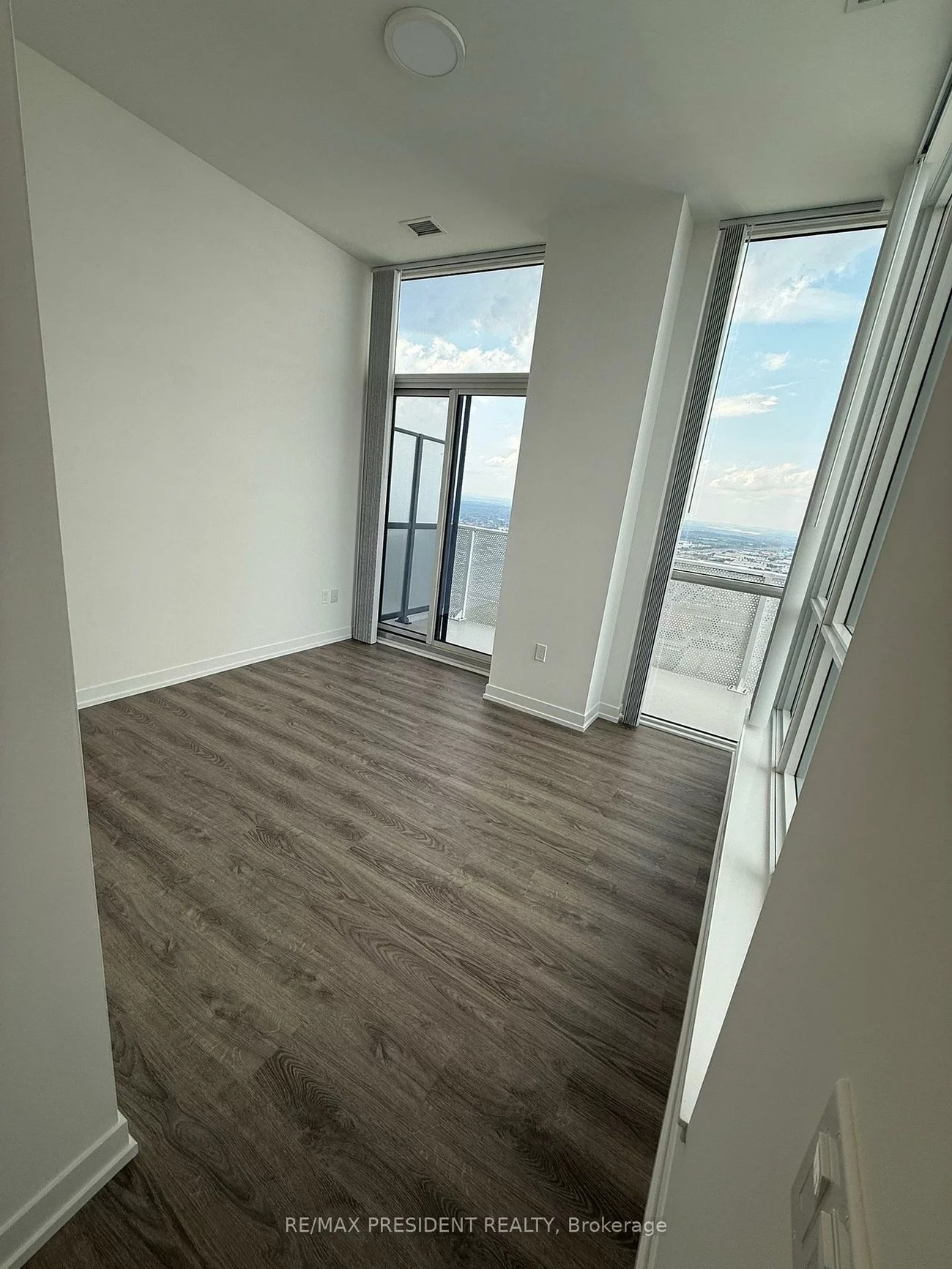 195, Commerce, Vaughan Corporate Centre, Vaughan
