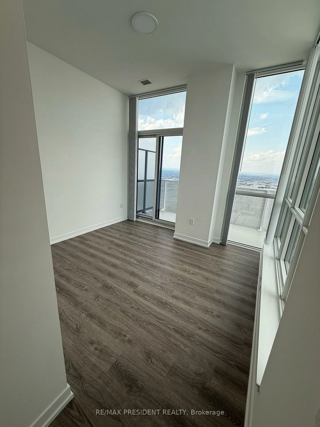 195, Commerce, Vaughan Corporate Centre, Vaughan